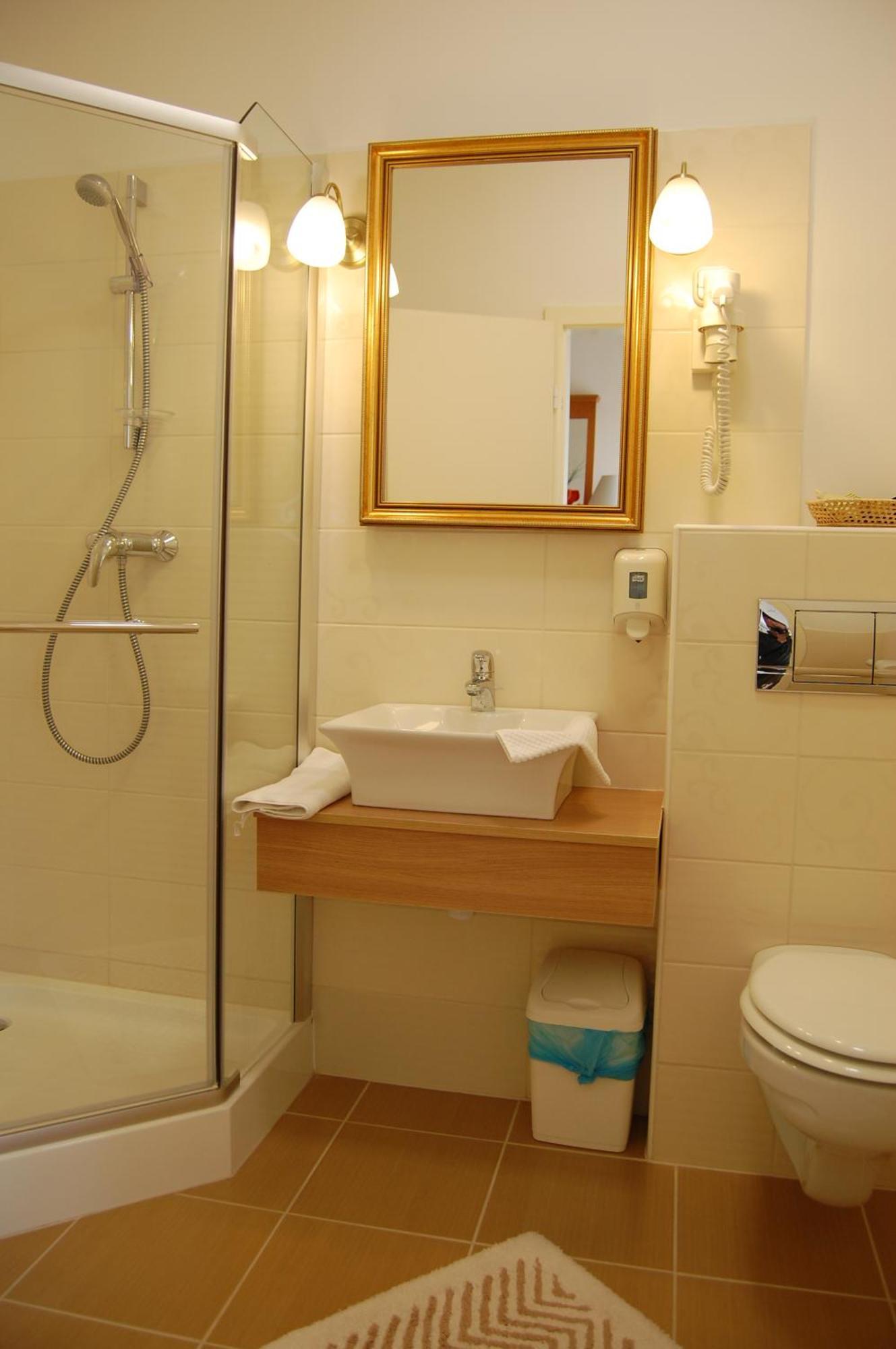 Hotel Forras Komárom Quarto foto