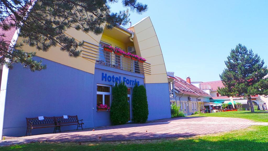 Hotel Forras Komárom Exterior foto